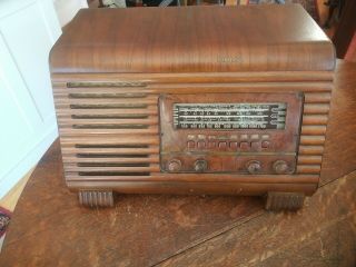 Vintage 1941 Philco Model 41 - 250 Tabletop Push Button Radio