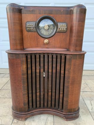 1940 Zenith Model 8 - S - 463 Console Radio