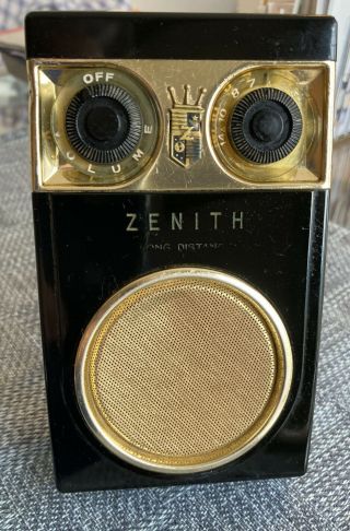 Classic Zenith Royal 500 - D Long Distance,  8 Transistor Am Radio " Owl Eyes "