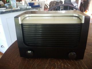 Vintage 1953 Rca Victor Model 2x61 Broadcast Bakelite Radio Restored -