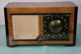Old Zenith Black Dial Wood Tube Radio