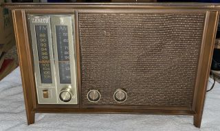 Vintage 1950’s Zenith Wood Table Top Radio 2 - 2345 Tube Radio Am - Fm Radio