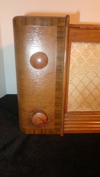 C 1946 Westinghouse H - 130 Wood Console Radio w/PhonoJack 105/120 volts 2
