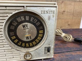 Vintage 1960 ' s Zenith AM - FM Tube Table Radio 2 - 2346 Just Fine 2