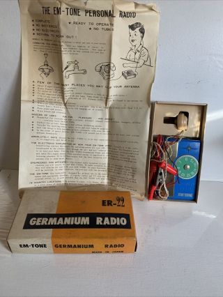 Vintage 1950’s Er - 22 Transistor Radio Historical Sony Japan Em - Tone Geranium Mib