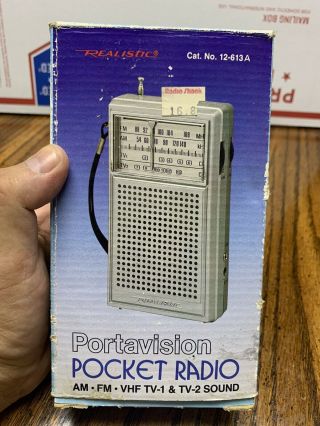 Vintage RadioShack/Realistic Portable Transistor Radio AM/FM/TV1/T2Model 12–613 2