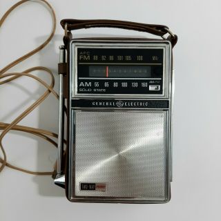 Vtg General Electric Ge P977e Portable Solid State Am/fm Transistor Radio