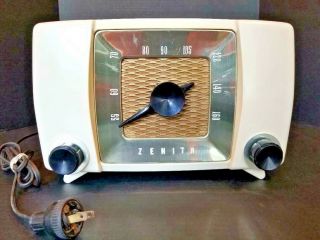 Vintage 1951 Zenith Model H615z 5 Tube Am Radio Table Top Cream