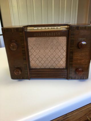 Westinghouse Tabletop Radio Model H - 130
