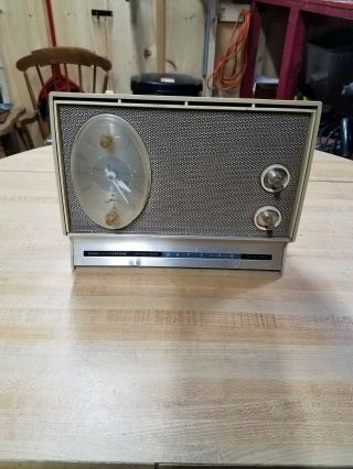 Old Vintage Sears Silvertone Solid State Am Radio