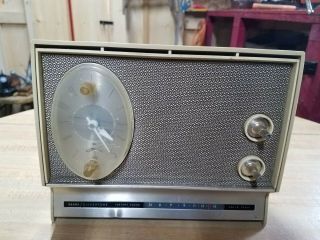 OLD Vintage Sears Silvertone Solid state AM Radio 2