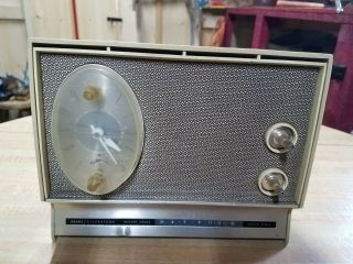 OLD Vintage Sears Silvertone Solid state AM Radio 3