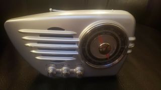 Pre - Owned Spirit Streamliner Radio Black Am - Fm Battery Operated Silver
