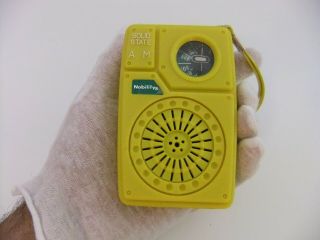 Vintage Yellow Nobility Pocket Transistor AM Solid State Radio Model K14/749 2