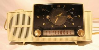 Vintage General Electric Ge Solid State Alarm Clock Am Radio