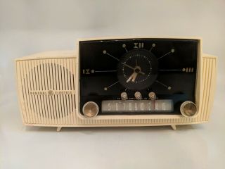 Vintage 1957 General Electric 912 - D Ivory Bakelite Clock Am Tube Radio