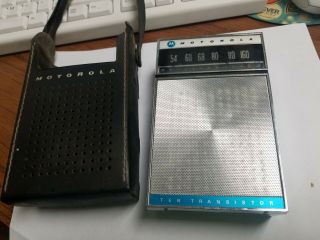 Vintage Motorola Ten (10) Transistor Am Fm Radio With Case
