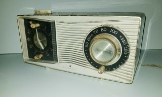 Vintage Motorola Am Radio W/ Alarm Clock Tube Radio