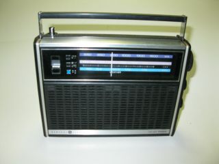 Vintage G.  E.  Portable Radio P4920a