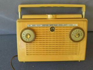 Vintage Rca Victor Portable Tube Radio Model 7 - Bx - 6e With Nipper On Front