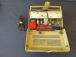 VINTAGE RCA VICTOR PORTABLE TUBE RADIO MODEL 7 - BX - 6E WITH NIPPER ON FRONT 2
