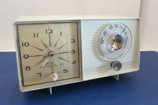 Vintage 1950 - 60s General Electric Clock/radio Model C403g White Mid - Century - Mod.
