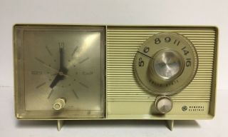 Vintage Ge General Electric Solid State Tabletop Am Alarm Clock Radio