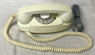 Vintage 1970s Western Electric Princess (6 - 71) Rotary Dial Desktop Telephone