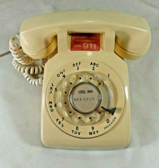 1965 Pale Yellow / Ivory Bell System Western Electric 500 Rotary Desk Telephone