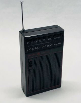 Vintage General Electric Ge Model 7 - 2582g Transistor Am/fm Radio -