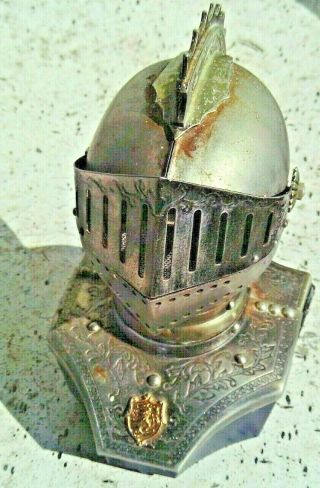 Vintage Knight Bust Head Transistor Radio Metal W.  Plastic Base Batt.  Op.  Japan