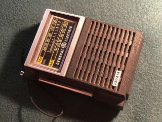 Vintage Ge General Electric Portable Transistor Radio Model 7 - 2506b