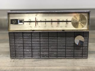 Vintage Rca Victor Globe Trotter B Transistor Radio 3 - Rg - 81 With Handle -
