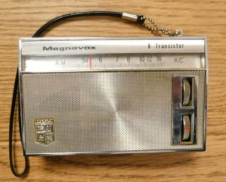 Vintage Magnavox 2 - Am - 802 Transistor Radio.