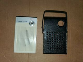 Vintage Realtone Model Tr - 1887 8 Transistor Radio White Plastic W/ Leather Case