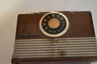 Rca Victor Model B - 411 Portable Am Radio