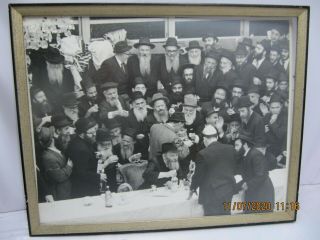 Vtg Black And White Framed Photo Of Chabad Lubavitch Rebbe At A Farbrengen