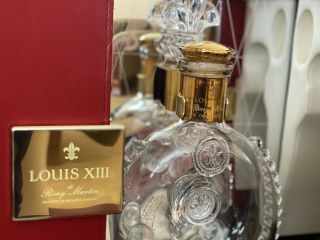 REMY MARTIN Louis XIII Grand Cognac Empty Bottle Decanter W/Case & Box 750 ML 2