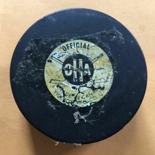 HOWICK ATHLETIC ASSOC.  OHA PUCK 1970 - 80 ' s Viceroy 2