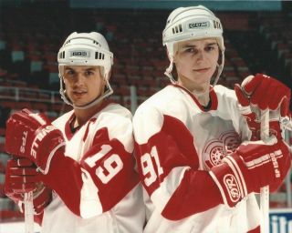 Steve Yzerman & Sergei Federov 8x10 Photo Hockey Detroit Red Wings Picture Nhl