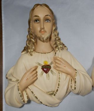 2 WALL HANGING STATUES SACRED HEART OF JESUS & MARY 1957 MICH COMPOSITION & LAMP 2