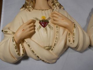 2 WALL HANGING STATUES SACRED HEART OF JESUS & MARY 1957 MICH COMPOSITION & LAMP 3