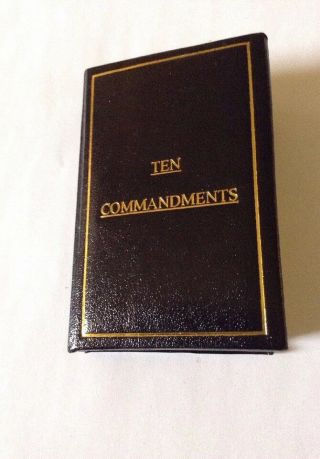Ten Commandments scroll pendant with 19 