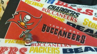 Nfl Teenymates 2015 Series 4 Tampa Bay Buccaneers Linebacker (lb) Figure
