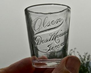 1900 Des Moines,  Iowa Ia Scarce " Olsen " Fancy Script Style Drug Store Dose Glass