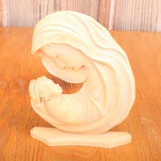 Vintage Madonna And Child Mary Baby Jesus Plastic Resin Figurine Decoration