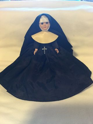 Vintage Hard Plastic Nun Doll With Crucifix Black And White Habit