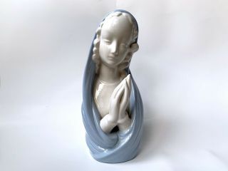 Vintage Praying Madonna/virgin Mary Glazed Ceramic Figure Statue Blue And White