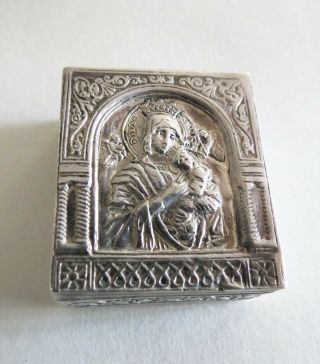 Vintage 900 Silver Pill Box Engraved With Madonna And Child In