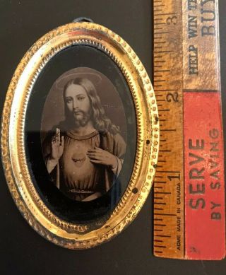 Vintage Gold Tone Framed Jesus 2.  5” Wall Hanging 3